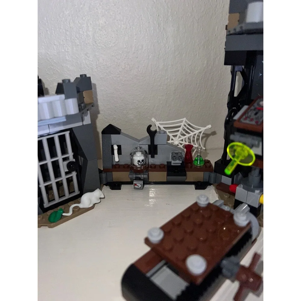 LEGO Monster Fighters The Crazy Scientist and His Monster 9466 100% Complete